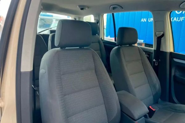 Колата има няко драскотити, както и редки следи от ръжда и олющена пластмаса в кабината, то това е нормално. В края на краищата тя има 20-годишен трудов стаж зад гърба си, а вероятно трудовият й път все още не е приключил.