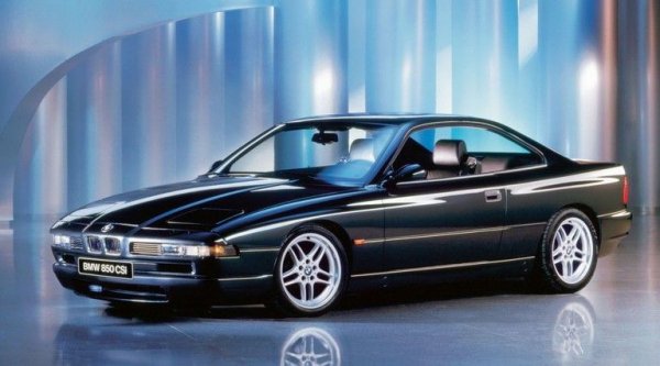 Както започнахме, така и завършваме - с 8-series (E31), направена от самия германски производител. 850CSi всъщност е най-мощната версия, дело на BMW. Задвижва се от 5,9-литров V12 двигател, който развива 381 коня и 550 Нм максимален въртящ момент. Произведени са само 1510 бройки.