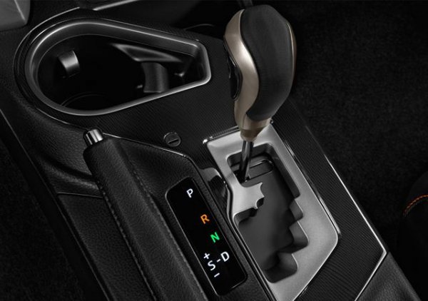 Японците дават различни препоръки според конкретния модел, което звучи логично. При Camry например съветът е маслото в автоматичната трансмисия да се проверява на 40 000 км и да се сменя при нужда. При RAV4 препоръката за кутията е същата, но на всеки 20 000 км трябва да се проверява маслото в предните и задните редуктори, и непременно да се подменя максимум на 40 000 км. 
