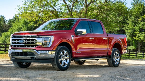 Вече 39 години пикапите от F-сериите на Ford са най-продаваният модел автомобили в САЩ. Това им осигурява и място в тази класация, независимо, че извън Щатите се предлагат официално само на още един пазар - канадския, и на някои отделни места в Мексико. 
