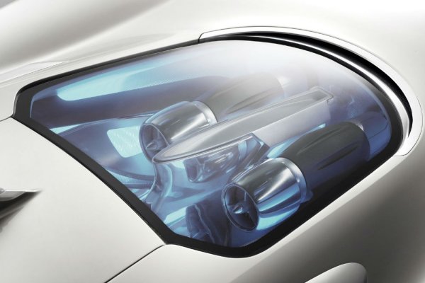 Футуристичният щрих винаги е добре дошъл, както се вижда в прототипа на Jaguar, гордо показващ двете си турбини, осветени от светодиоди за оптимална видимост през задното стъкло. Вдъхновена от Формула 1, тази задвижваща система беше представена през 2010 г. на автомобилното изложение в Париж.
