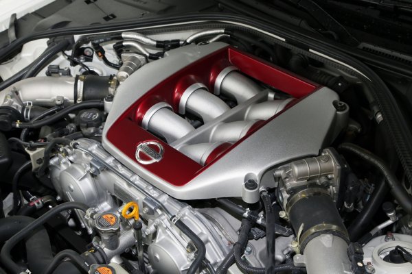 Японският спортен автомобил е един от най-дълго произвежданите в историята. Появява се през 2007 г. и остава в продажба до 2025 г. благодарение на различни актуализации и специални издания.
