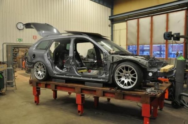 Saab 9-3 SRT10 MegaPower - Saab 9-3 с 8.4-литров V10 двигател от Dodge Viper