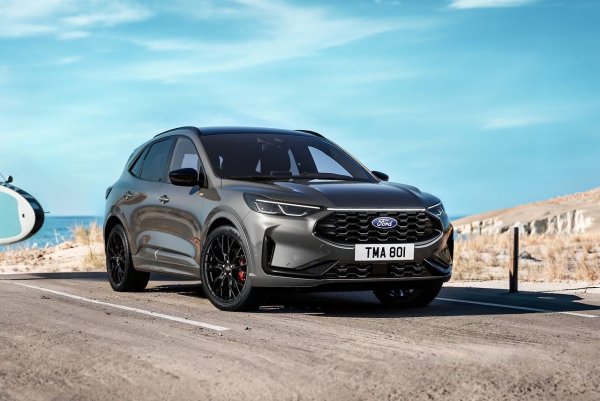 С дължина от 4600 мм, Ford Kuga е един от най-големите компактни SUV-ове на пазара, но багажникът му е един от най-малките: в петместната конфигурация той побира само 412 литра, но това може да се увеличи благодарение на плъзгащата се седалка (чиято облегалка също може да се накланя назад). 

В допълнение към 1,5-литровия бензинов двигател с турбокомпресор и мощност 150 к.с., електрифицираните хибридни версии с пълна мощност и plug-in са базирани на 2,5-литров атмосферен двигател и са оборудвани с CVT трансмисия: пълният хибрид има системна мощност от 179 к.с. (184 за моделите със задвижване на всички колела), докато plug-in хибридът достига 243 к.с.

&bull;	Размери: 4600/1880/1680 мм

&bull;	Багажник: 412/1534 литра

&bull;	Двигатели: 1.5 бензин - 150 к.с., 2.5 HEV - 179 к.с., 2.5 HEV - 184 к.с., 2.5 PHEV - 243 к.с.
