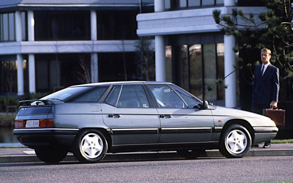 Най-големият модел на Citro&euml;n за времето си беше един модели, оборудвани непопулярна ръчна спирачка, която се задейства с крак. Устройството работи добре, но проблемът е при потегляне под наклон при версията с механични скорости. Тогава левият крак на шофьора трябва да освободи спирачката и едновременно с това да натисне съединителя, което очевидно е невъзможно.