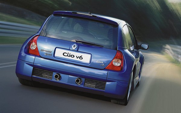 Версията Clio V6 е задвижвано от средно разположен 3,0-литров двигател, който обикновено се намира под капака на Laguna. Този автомобил е много бърз и много вълнуващ за шофиране, което обаче може да създаде проблеми. Поставянето на голям и тежък двигател между задните колела на автомобил с късо междуосие не е начин да се постигне стабилност. И това доведе до бракуване на доста бройки от модела, които излитаха от пътя.