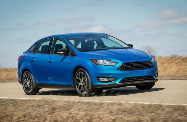 На първо място обаче е Ford Focus, чиито проблеми с автоматичната скоростна кутия PowerShift станаха пословични. Те се появяват още при изминаването на 30 000 мили (48 000 км) и това наложи няколко сервизни акции на модела за американския пазар. Изданието посочва като ресурс на трансмисия от 48 000 до 130 000 км, с което Focus &ldquo;изпреварва&ldquo; останалите модели в тази класация. 