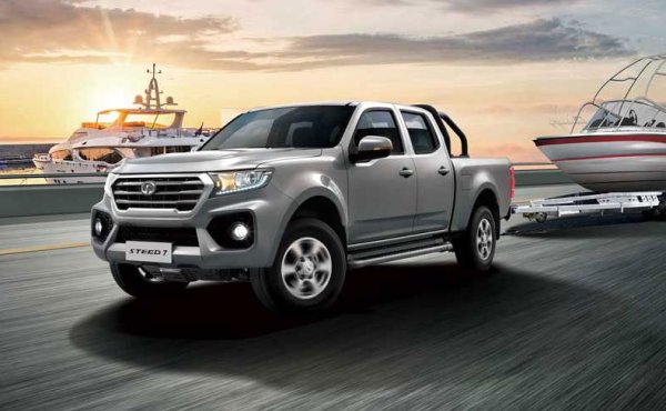 Новото поколение на китайския пикап идва не само с по-модерен дизайн, но и с осъвременен 2.4-литров двигател, който вече развива 150 конски сили. Иначе 4х4 системата си е от BorgWarner, просветът си остава солидните 21.2 см, а оборудването включва климатик, мултимедия с USB и отопление на чистачките. 
В каталозите все още се среща и по-старият Steed  6, със 122 коня и 39 990 лева стартова цена, но не успяхме да научим колко бройки са останали от него. 
