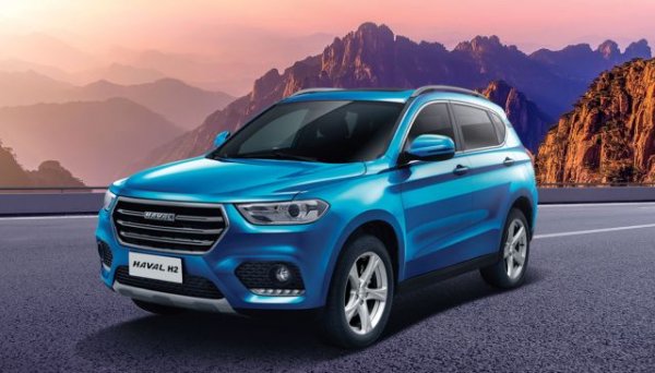 Най-достъпната версия с AWD има ръчни скорости, 18-цолови алуминиеви джанти, мултифункционален волан, камера за задно виждане и сензори за паркиране, климатик и 8-инчова мултимедия с USB. 
