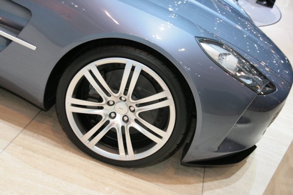 Женева 2009 / Aston Martin One-77