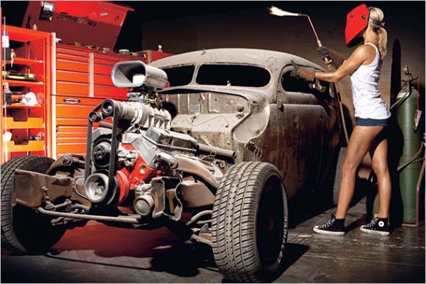 Hot Rod на Eddie Paul през октомври - този Ford от 40-те години е истинско шоу