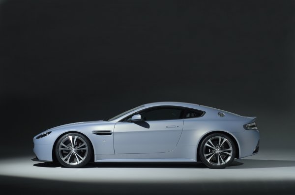 Aston Martin V12 Vantage RS Concept 