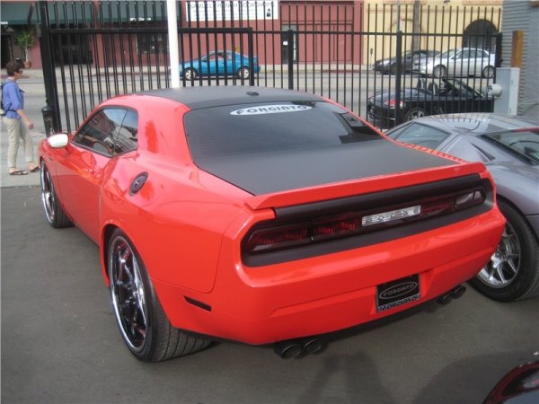 Доработен Dodge Challenger с колела Forgiato