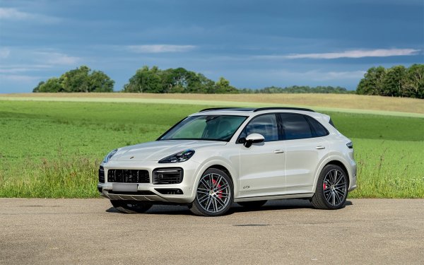 Porsche Cayenne GTS се характеризира с високо ниво на производителност, а неговият 4,8-литров V8 двигател развива около 430 к.с. Този мощен и стилен кросоувър може да вдигне 270 км/ч. Ускорението до 100 км/ч отнема само 4,5 секунди, което е впечатляващ резултат за автомобил от този клас.