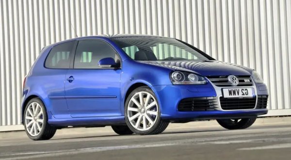 Всички Golf-ове имат малко нежелана репутация благодарение на невероятно очарователните хора, които ги карат, но не може да пропуснем този виещ MK5 R32. Колата издържа изпитанието на времето, така че сега трябва да оставите предразсъдъците си настрана и да се присъедините към своите братя по оръжие на най-близкия паркинг на McDonald's.