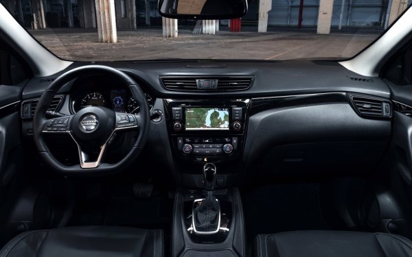 В България в момента последните бройки от втория Qashqai вървят със сериозни отстъпки. Но дори и така най-базовата версия излиза 38 990 лева. Все пак да отбележим, че тя е оборудвана с по-модерния 1.3-литров турбомотор, разработен съвместно с Mercedes, който дава 140 конски сили максимална мощност. 

Разлика: с 3910 лева по-евтино в Русия
