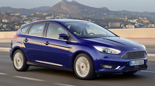 Focus е приличен компактен автомобил, който предлага удобен интериор и атрактивно представяне на пътя. Това важи най-вече за спортния ST-вариант с мощен двигател (250 к.с.). През 2015 г. Ford пусна версия с трицилиндров двигател със 125 конски сили с подобрена горивна ефективност и камера за заден ход като стандарт. В САЩ този Focus се предлага в четири нива на оборудване - S, SE, Titanium и ST, като SE е най-удачният избор.