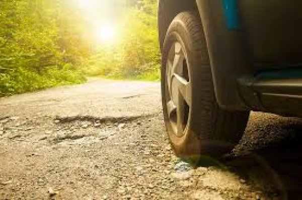 Статистиката показва, че невъзможността на водачите да забавят скоростта си при шофиране по естествени или изкуствени неравности на пътя е честа причина за загуба на контрол.

Важно е да се помни, че производителят определя сравнително кратък безопасен експлоатационен живот на безшумните блокове, шарнирите на окачването и самите амортисьори. Невниманието на водача допълнително намалява експлоатационния живот на тези компоненти.
