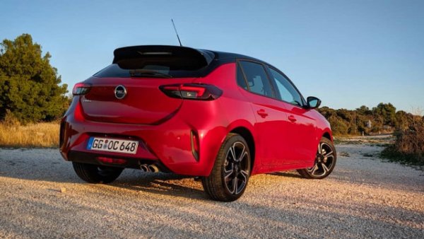 През първите пет месеца на 2018 година Opel бе продал 398 000 автомобила. Сега за същия период са едва 175 000, и обяснението не е само в отпадането от сметките на важния британски пазар. За три години пазарният дял се е свил от 5.8 до 4.1%. 
