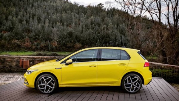 Почти 25% ръст на годишна база за германците, които запазват статута на най-популярна марка в Европа. Продажбите през май са с 63% над миналогодишните.
Пазарният дял на VW обаче е намалял от 11.9% преди година до 11.5% сега. 
