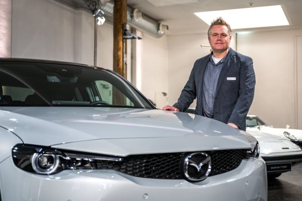 - Вече споменахте, че главното предимство на този двигател е неговият размер. Но също така и позицията на вала точно в средата на мотора. Това го прави много подходящ да работи като генератор. 
