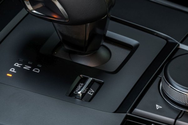 - Оборотите в минута не са постоянни, а се променят според нуждите на батерията от енергия. Но типичните стойности са между 2300 и 4500 оборота в минута.
