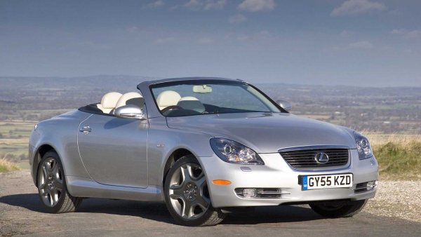 Пред периода от 1992 г. до 2010 г. марката предлага Lexus SC или Sports Coupe, се вписва в пазара на средноразмеринте луксозни купета.