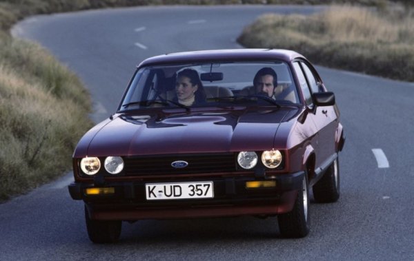 Този фастбек, предназначен за европейския пазар, е разработен като алтернатива на легендарния Mustang. Оптиката с 4 очи се поставя на всички машини от третото поколение на Capri, но двойните фарове могат са се видят и при първата серия от 1972 г. Те обаче са предназначени само за топ-версиите на модела - 3000 GXL и RS 3100.