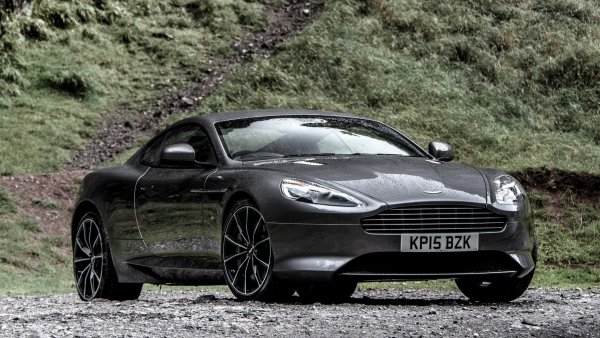 Повече от всички други, GT колите са едни от най-значимите относно пътешествията. С огромна мощност, място за малко багаж и фина спътничка с безумно скъпи, но изглеждащи безумно евтини тъмни очила, на този тип коли всички останали трябва да направят дълбок поклон, в знак на уважение.

Може да вземете например едно Bentley Continental GT за тази цел, но е хубаво да заложите на нещо по-сериозно. И това може би е Aston DB9 &ndash; колата с една от най-великолепните линии в наши дни, и която има един от най-прекрасните звуци на двигателя. Дори сега, близо две десетилетия след появата на модела, той все още си изглежда един от най-красивите и класически GT на света.