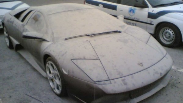 Винаги с V12 двигатели и мощност между 580 и 670 к.с., предшественикът на Aventador развива 342 км/ч с максимална скорост и е в състояние да ускори от място до 100 само за 3,2 секунди.