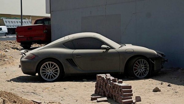 Първото поколение на германския спортен автомобил може да бъде избрано с две нива на мощност: 245 и 295 к.с., от два двигателя с работен обем съответно 2,7 и 3,4 литра. Най-мощната версия развива максимална скорост от 267 км/ч, а ускорението до 100 км/ч отнема 6,1 сек.