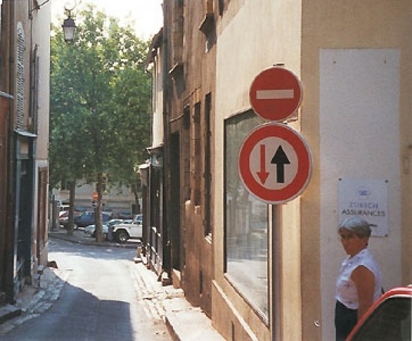 Място 2: Франция, тук нямате право да влизате, но ако все пак го направите, имате предимство.