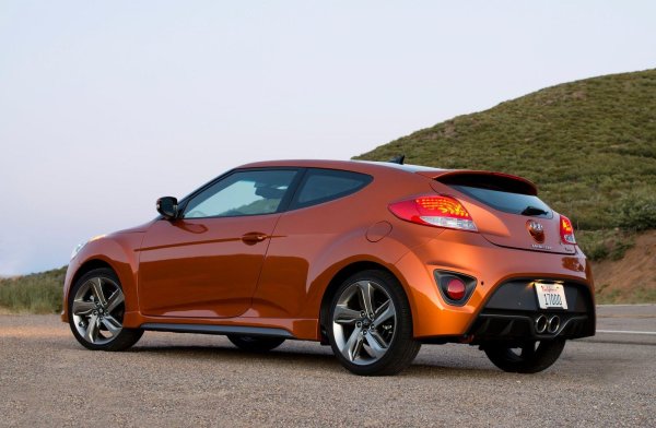 Това беше поправено в края на 2012 година с версията Turbo (на снимката), която развива 185 к.с. Тя обаче остана някак си незабелязана на много от пазарите, тъй както струваше от 22 000 до 25 000 евро. Сега за около 10 000 евро може да се намерят запазени бройки от модела с минимален пробег.