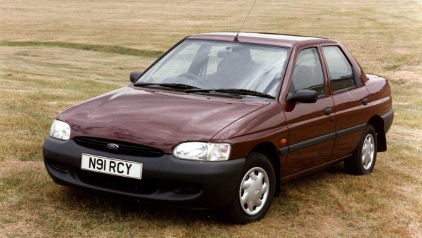 По някакъв начин Ford нямаше голям късмет при проектирането на петото поколение на Escort. От модела бяха направени няколко версии, след които лифтбек, седан, комби и кабриолет, а на снимката е модификацията, която се появи от 1995 г. Най-интересната версия от това поколение беше Ford Escort RS Cosworth с мощност 220 к.с.