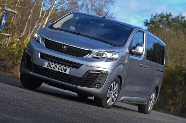 Малко коли могат да се мерят с Peugeot e-Traveller за чиста товароподемност, но слабият електрически пробег, не толкова високото качество на интериора и високата цена означават, че той не е препоръчителен за закупуване. 