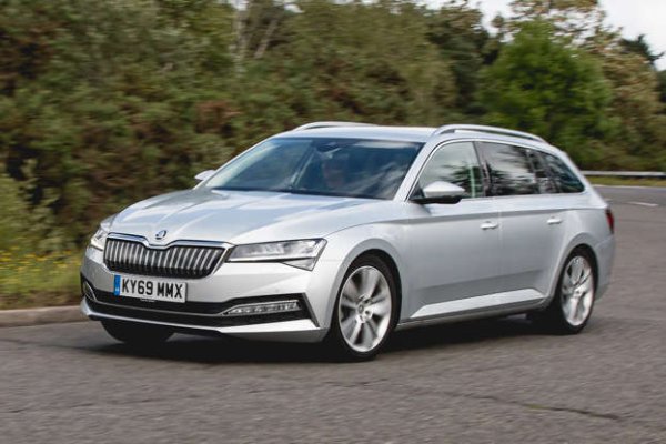 Skoda Superb е наистина страхотна кола. За начало тя масивна, добре направена и отлично оборудване за парите. Ако можете да се откажете от първокласна германска или шведска марка, това е страхотно добър представителен автомобил. 