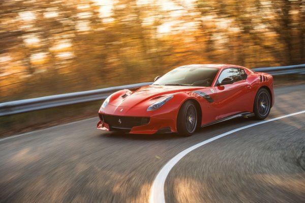 Моделите на Ferrari с разположен отпред двигател обикновено са класически гран туръри, но не и F12 TdF. На практика това е по-суров вариант на F12berlinetta, който е готов за приключение на пистата. Задвижването е поверено на атмосферен V12 мотор с 770 конски сили.
