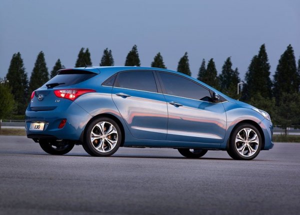<p>Най-добрите коли за 2012, според CarBuyer<br /><br /><strong>Най-добър семеен автомобил - Hyundai i30</strong></p>