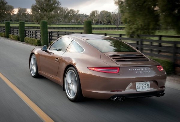 Поколението 991, представено през 2011, е известно не само с фантастичната си производителност, но и със своята надеждност. Особено се препоръчва версията Carrera S с 3,8-литров атмосферен двигател - мощен, гъвкав и по-малко натоварен от по-малките агрегати.

Едва след фейслифта през 2015 Porsche премина към турбокомпресор, което увеличи сложността на дизайна. Въпреки това, както атмосферните, така и версиите с турбокомпресор се считат за изключително издръжливи. 