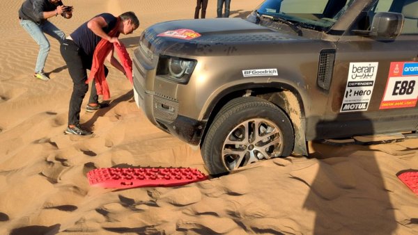 Без тези подложки измъкването от дълбокия пясък е почти невъзможно