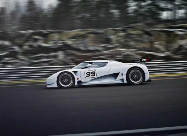 Koenigsegg CCGT е създаден, за да отговаря на състезателните правила в GT1, но преди да бъде пуснат на пистата, регулациите са променени. В резултат на това е произведен само един CCGT, който остава завладяващ момент от историята на Koenigsegg.
