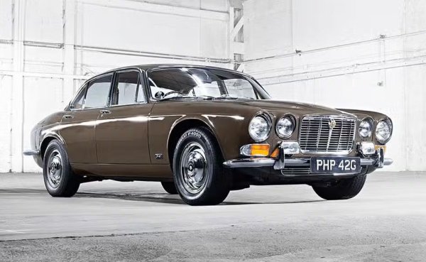 Не точно комби в традиционния смисъл на думата, но определено кола, която предлага лукс и добро изживяване за масите. Цената е постижима, като автомобилът разполага с изящество и стил, които са безупречни. Жалко, че ръждясва толкова много.&emsp;