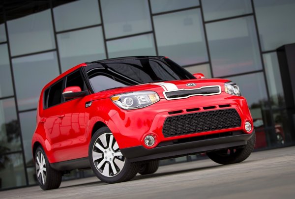 В рамките на посочения бюджет може да се да намери второ поколение Kia Soul. С голяма степен на вероятност под капака ще има 1,6-литров двигател с мощност 132 к.с. или със със 204 к.с. Първият е атмосферен, а вторият с турбо. И двете устройства са много надеждни, но все още има някои дребни проблеми. Задължително е да проверите състоянието на веригата за синхронизация за външен шум. При интензивно ускорение и честа работа при високи скорости, тя бързо се износва.