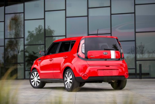 Атмосферният мотор има характерна за всички такива агрегати - образуването на въглеродни отлагания върху всмукателните клапани. Струва си да се проверят цилиндрите с ендоскоп, за да се оцени състоянието на стените: ако катализаторът е разрушен, неговите частици могат да попаднат в цилиндрите.