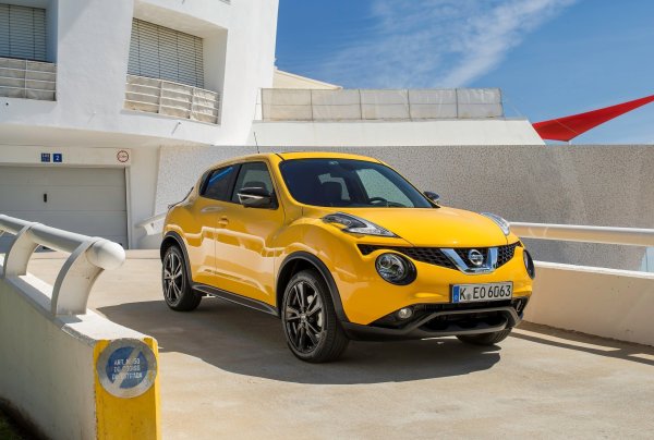 Друг кросоувър с нетривиален външен вид е Nissan Juke. По едно време моделът беше много популярен. Днес за 30 000 лева можете да намерите кола, произведена през 2017-2018 г. С голяма степен на вероятност това ще бъде версия с двигател 1.6 (117 к.с.), CVT и задвижване на предните колела.

Двигателят HR16DE като цяло е надежден. Само веригата за синхронизация няма дълъг експлоатационен живот и също така няма хидравлични компенсатори. Следователно хлабините на клапаните ще трябва периодично да се регулират. По-добре е да направите това веднага след покупката.
