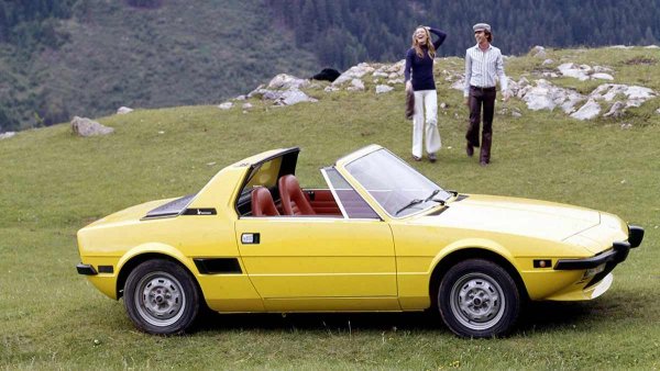 Резултатът надминава очакванията. Произведени са над 140 000 бройки, много от които са изнесени за Северна Америка. Fiat X1/9 се превръща в истински хит в Канада и САЩ, защото на пазара просто няма други спортни автомобили със средно разположен двигател за такива пари.
