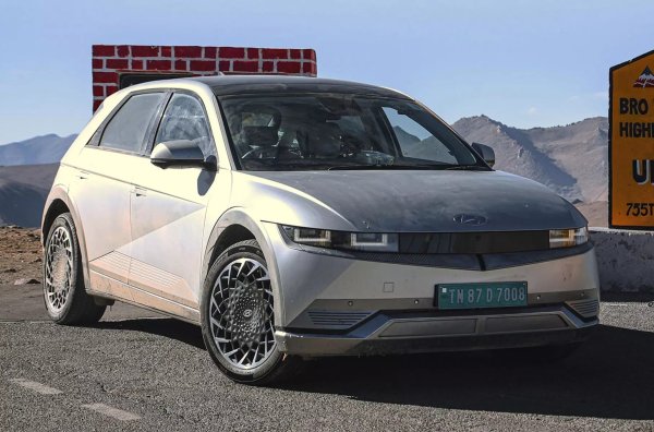 Корейският хечбек стана рекордьор сред електрическите автомобили за най-голяма разлика в надморската височина за един пробег - 5802 метра. Стандартната версия беше изпратена по пътя си с един електрически мотор, произвеждащ 217 конски сили и 350 Нм, разположен на задната ос, и тягова батерия с капацитет 72,6 кВт/ч.