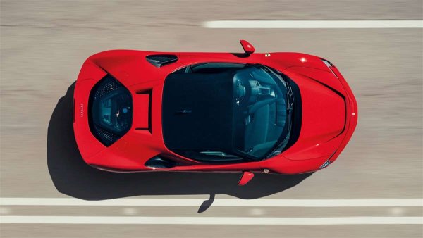 Първият плъг-ин хибрид на марката. Задвижва се от турбо V8 с мощност 780 к.с. Още 200 идват от 3 електромотора - два на предната ос, а третият - между ДВГ и 8-степенния автомат с два съединителя.  Спринтът до 100 км/ч отнема 2,5 сек, а максималната скорост е 340 км/ч.
