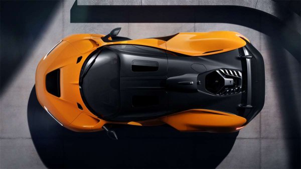 Най-мощният модел на марката. Задвижва се от 4-литров туин-турбо V8, комбиниран с електромотор. Системата развива 1241 к.с. и 1353 Нм, което позволява ускорение от 0 до 100 км/ч за по-малко от 3 сек и достигане на максимална скорост от 350 км/ч.
