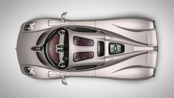 Задвижва се от Mercedes-AMG 6-литров V12 двигател с турбокомпресор. Мощността е 864 к.с. при 6000 об/мин, а пиковият въртящ момент достига 1100 Нм при 2800 об/мин. До 100 км/ч ускорява за по-малко от 3 сек, а максималната скорост е 370 км/ч.
